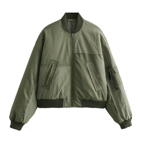 Damen kurz geschnittener Utility-Bomber mit Patchdetails, praktischen Brusttaschen und Ärmel-Reißverschluss – Avenza