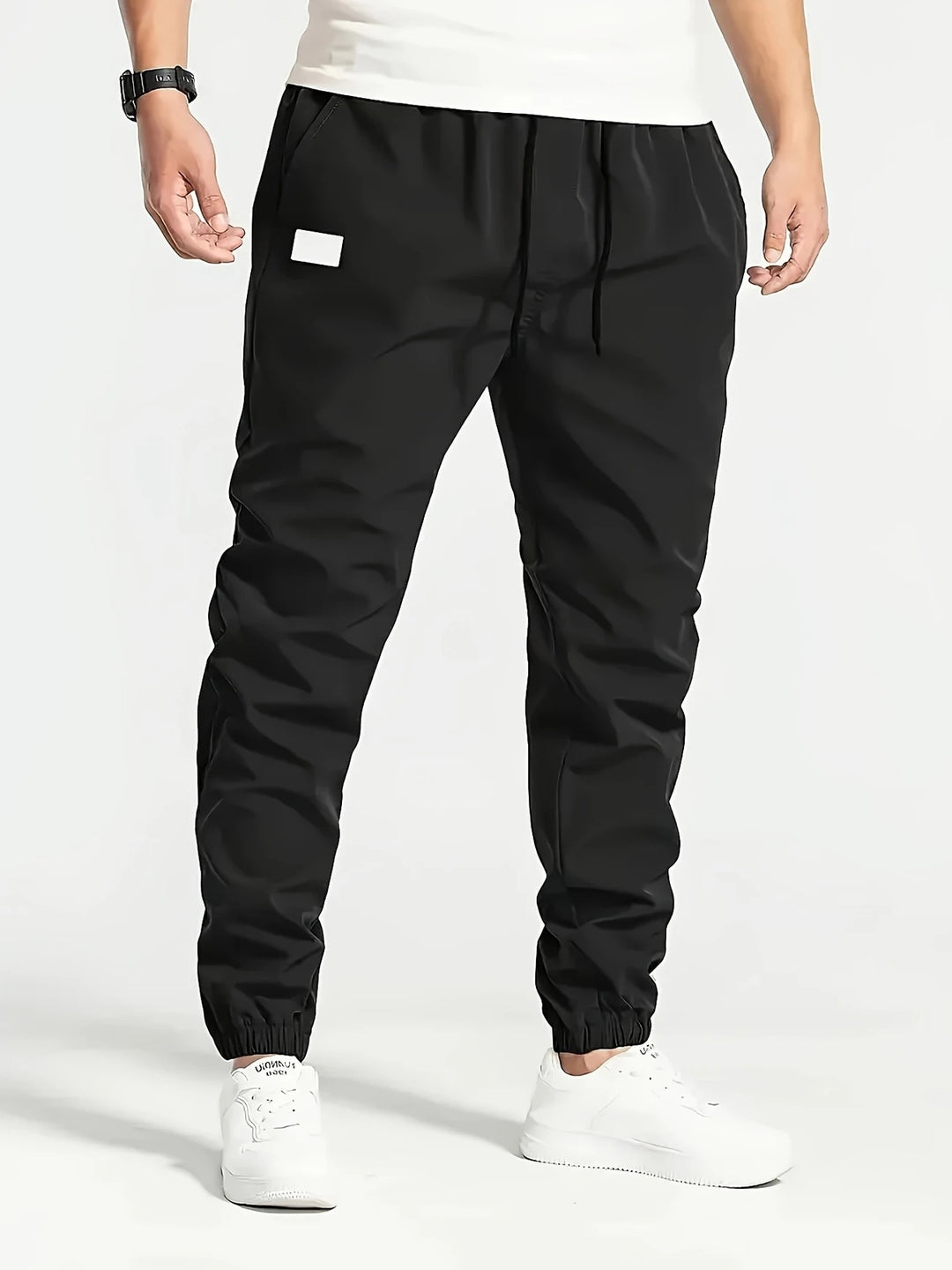 Herren Slim‑Tapered Tech‑Joggerhose mit Tunnelzugbund, elastischen Knöchelbündchen und funktionalen Seitentaschen Echo Archiv