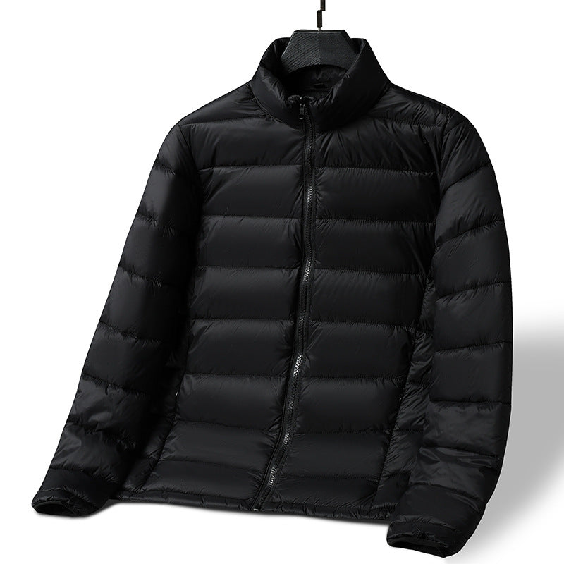 Herren Leichte ultrawarme packbare Steppjacke mit horizontaler Steppung, hohem Stehkragen und Zwei-Wege-Reißverschluss Echoarchiv