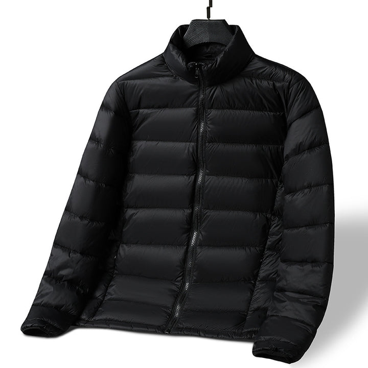 Herren Leichte ultrawarme packbare Steppjacke mit horizontaler Steppung, hohem Stehkragen und Zwei-Wege-Reißverschluss Echoarchiv