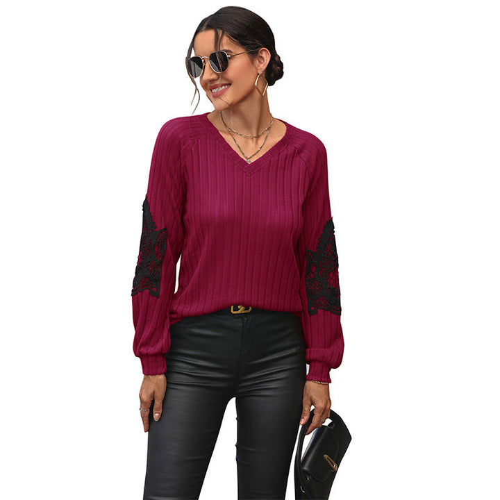 Damen Geripptes Longsleeve mit V‑Ausschnitt, Spitzen‑Einsätzen an den Ellbogen und Ballonärmeln Echoarchiv