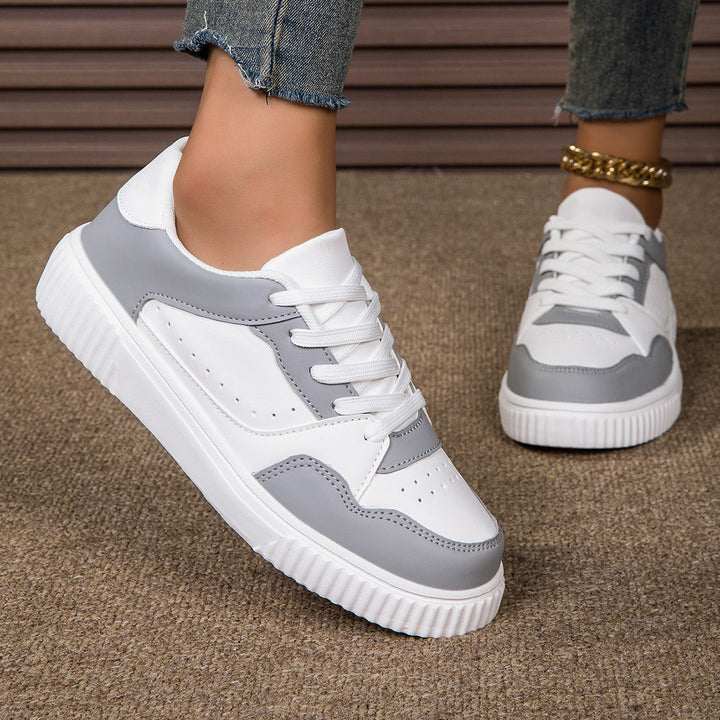 Damen nan niedrig geschnittener Sneaker mit geriffelter Profilsohle, gepolstertem Schaft und perforiertem Obermaterial Echo Archiv
