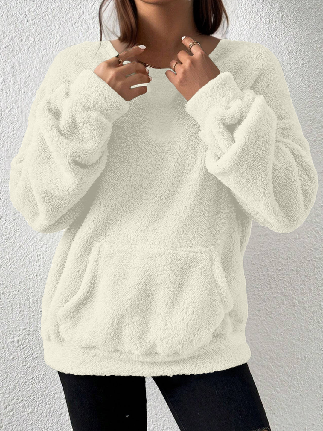 Damen Kuscheliger Teddy-Fleece-Pullover mit Kängurutasche – Mavelle