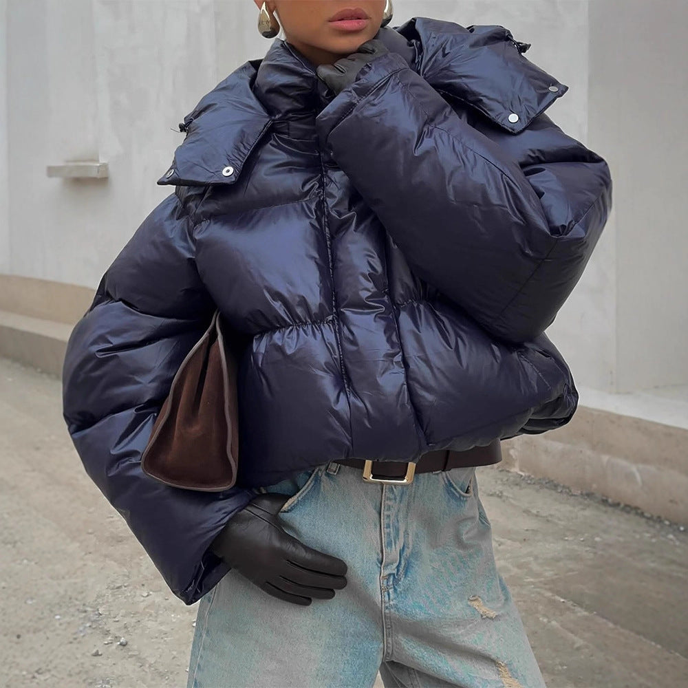 Damen Kurz geschnittene glänzende Oversize-Steppjacke mit hohem Kragen Echoarchiv