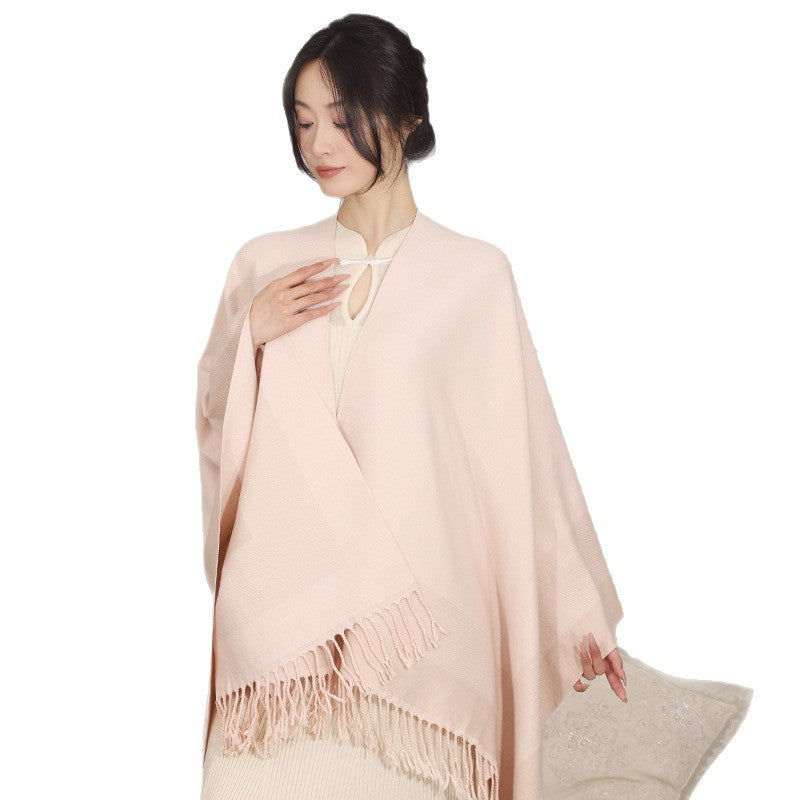 Damen Rechteckiger Wollmix‑Poncho mit offener Front, feiner Kettelnaht und Fransensaum – Avérine