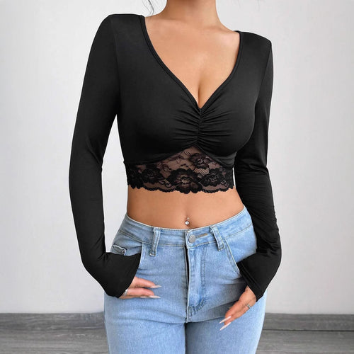 Damen nan tailliertes Langarm-Crop-Top mit tiefem V-Ausschnitt, Raffung und Spitzensaum Echo Archiv