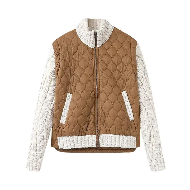 Damen gesteppte Hybridjacke mit Strickärmeln, Stehkragen und Pattentaschen – Célinea