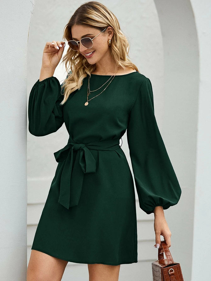 Damen nan elegantes Etuikleid mit Ballonärmeln und Taillengürtel Echo Archiv