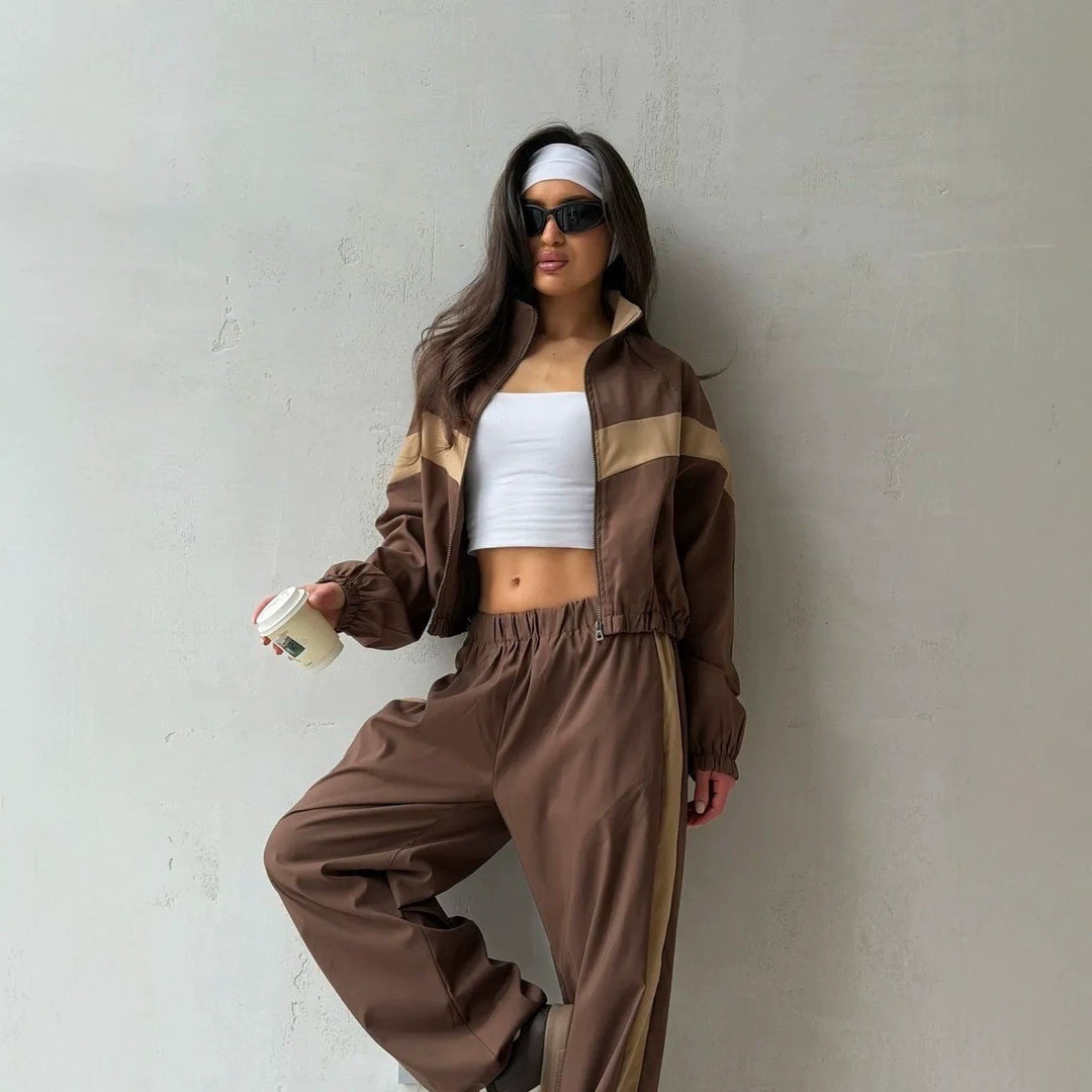 Damen Zweiteiliges Track-Set mit Cropped-Windjacke und weitem Jogger Echoarchiv