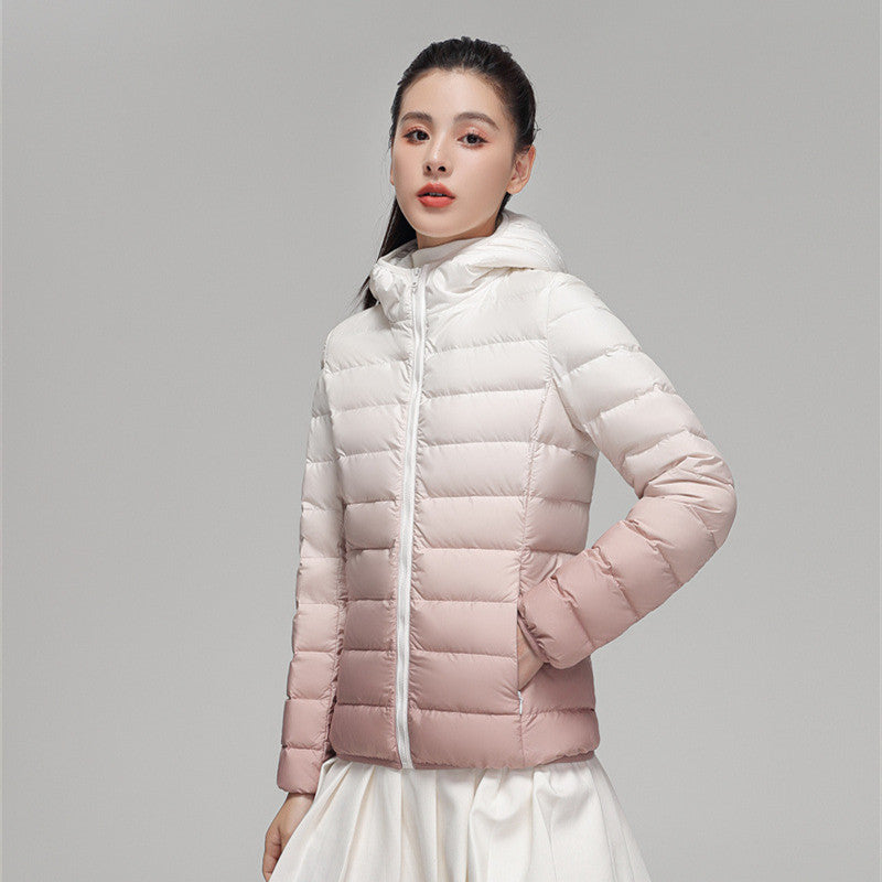 Damen ultraleichte Kapuzen-Steppjacke mit kompaktem Packmaß und windabweisender Hülle Echoarchiv