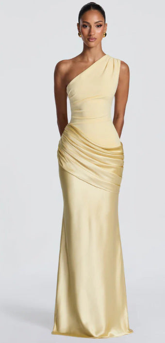 Damen Elegantes One-Shoulder Maxikleid mit raffinierten Drapierungsdetails – Valéora