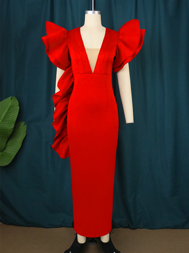 Damen figurumspielendes Abendkleid mit voluminösen Rüschenärmeln Echo Archiv