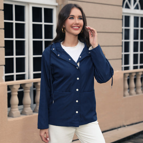 Damen Leichte Kapuzen‑Regenjacke mit Druckknopfleiste und Tunnelzug – Célinea