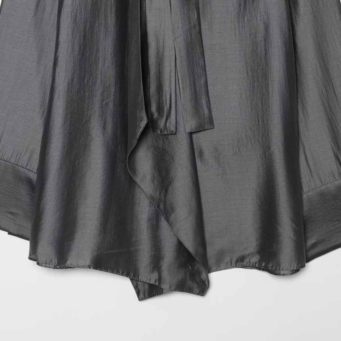 Damen Oversize-Seidenoptik-Bluse mit Schleifenkragen und asymmetrischem Saum Echoarchiv