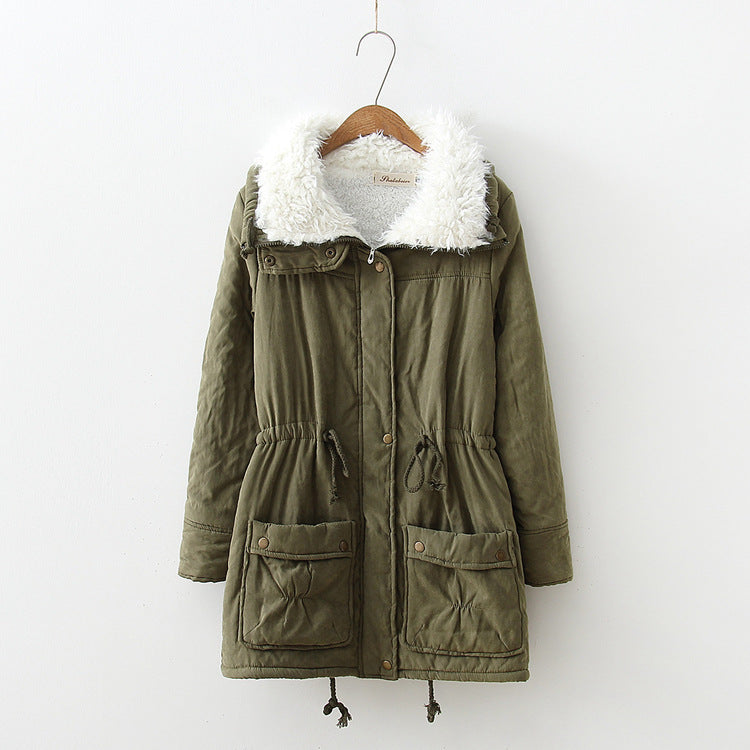 Damen winterlicher Parka mit kuscheligem Sherpa-Kragen, taillierendem Tunnelzug und aufgesetzten Klappentaschen – Montévia