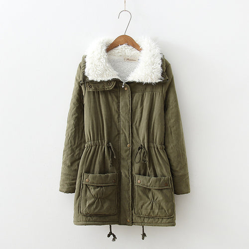 Damen winterlicher Parka mit kuscheligem Sherpa-Kragen, taillierendem Tunnelzug und aufgesetzten Klappentaschen – Montévia