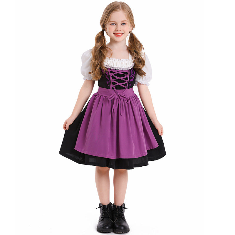 Damen nan trachtiges Dirndlkleid mit geschnürtem Mieder, Puffärmeln und abnehmbarer Schürze Echo Archiv