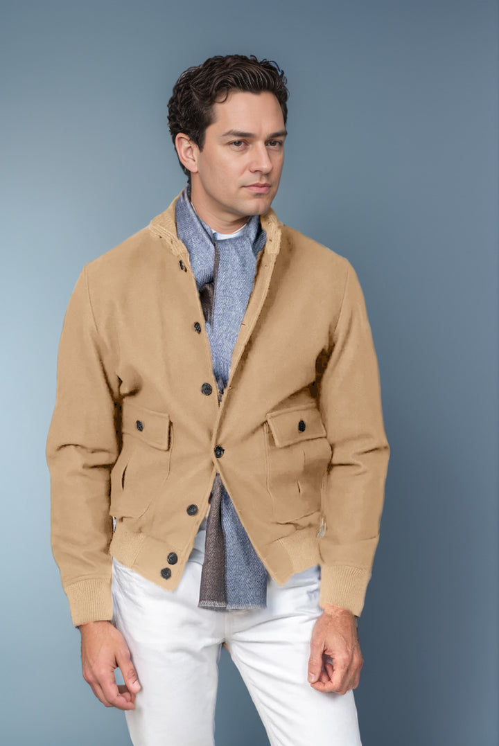 Herren modische Übergangsjacke mit praktischem Stehkragen und funktionalen Reißverschlusstaschen Echoarchiv