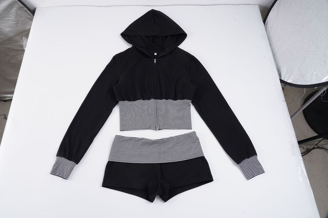 Damen nan kurz geschnittenes Lounge-Set mit Kapuzen-Cropped-Zip und gestreiften Highwaist-Shorts Echo Archiv