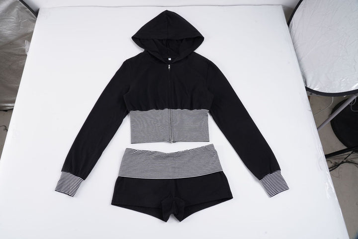 Damen nan kurz geschnittenes Lounge-Set mit Kapuzen-Cropped-Zip und gestreiften Highwaist-Shorts Echo Archiv