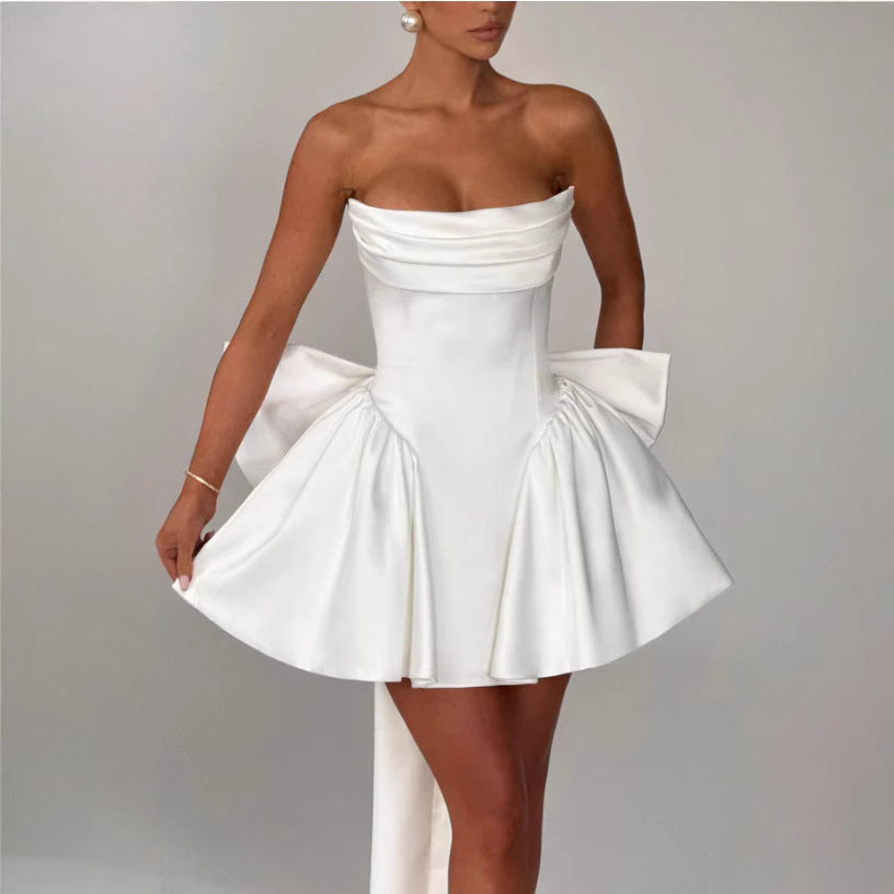 Damen Bandeau Cocktailkleid mit fließendem Rock und schwingendem Saum Echo Archiv