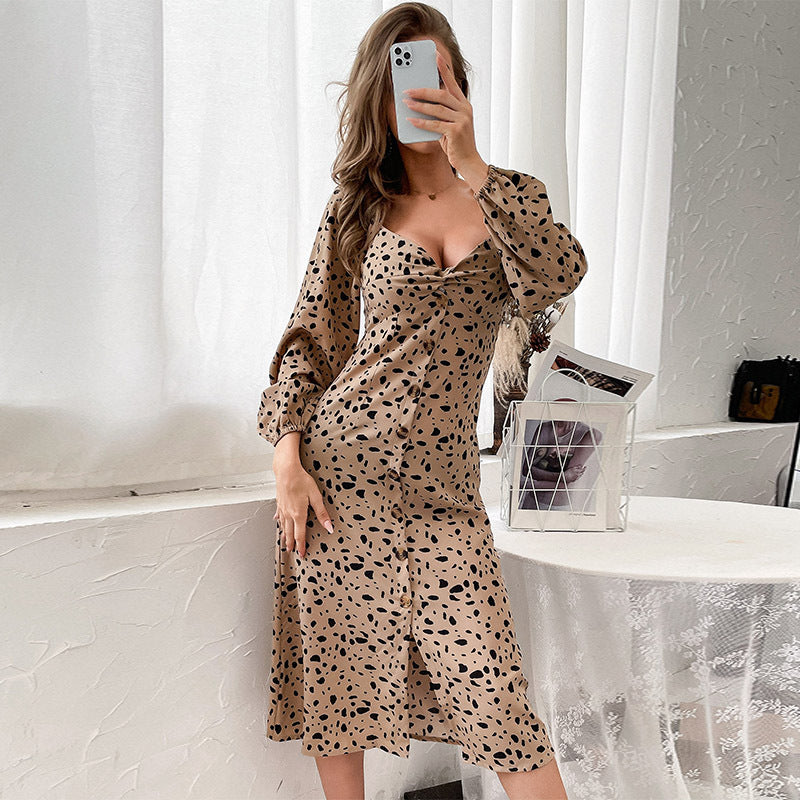 Damen Midikleid mit Herz-Ausschnitt, Puffärmeln und durchgehender Knopfleiste Echoarchiv