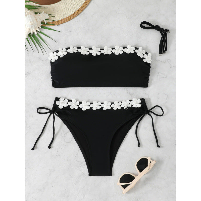 Damen Bandeau-Bikini mit eleganter Blumendekoration Echo Archiv