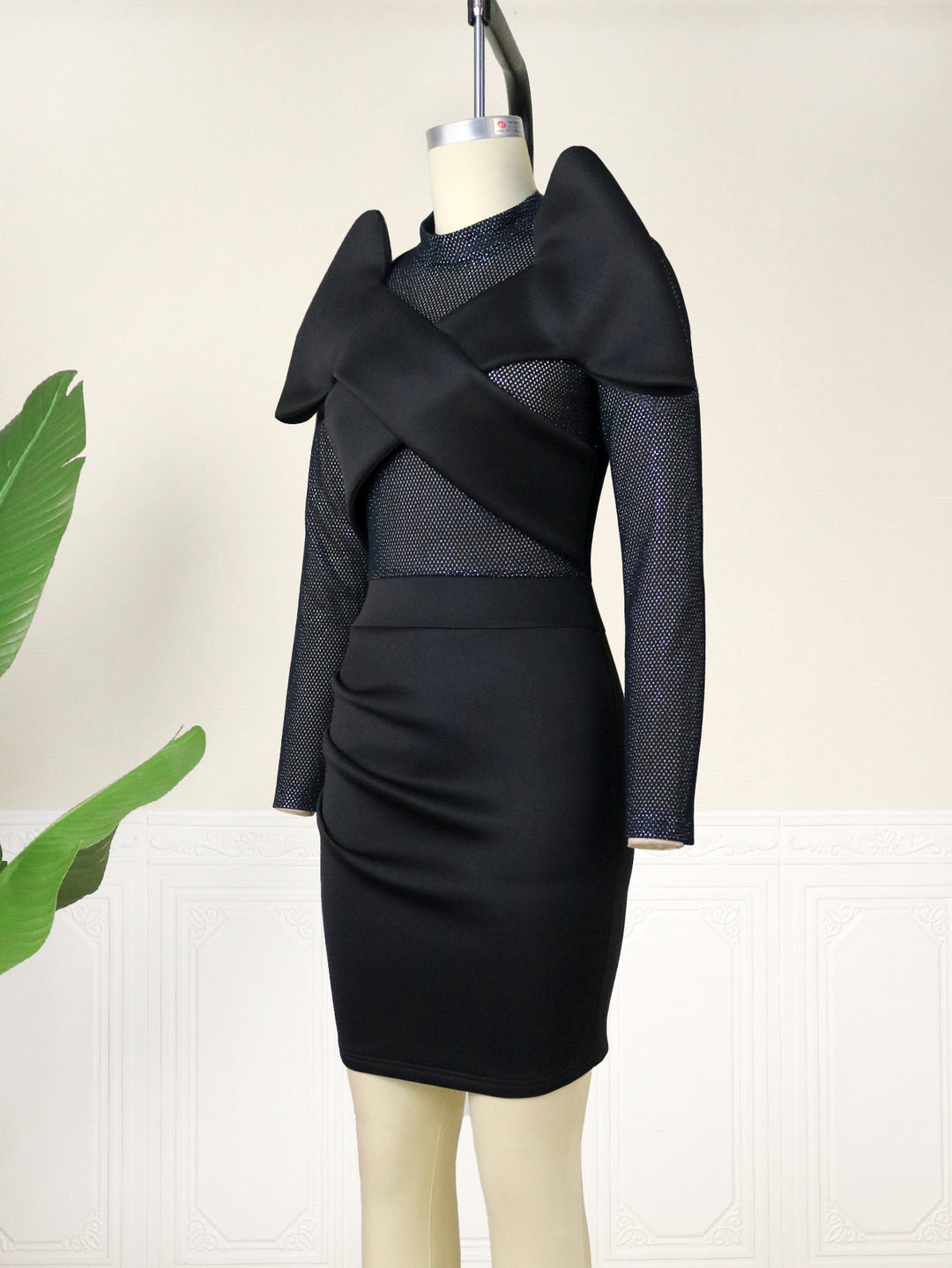 Damen Elegantes Cocktailkleid mit innovativem Rüschendesign Echo Archiv