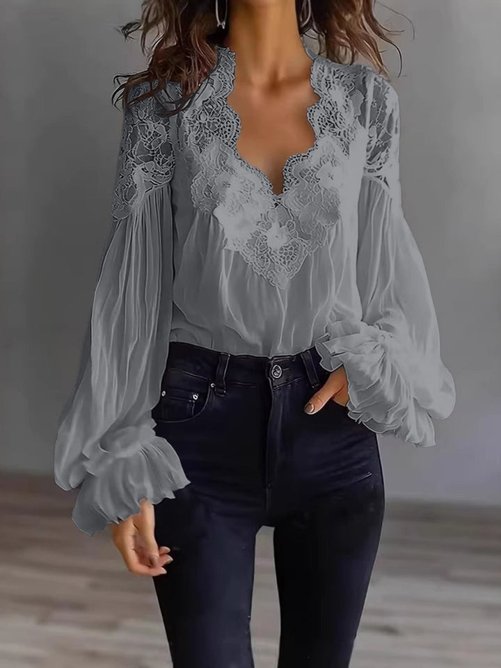 Damen Chiffon-Bluse mit Spitzen-V-Ausschnitt und weiten Plissee-Ärmeln Echo Archiv