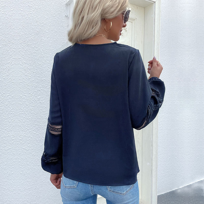 Damen Satinbluse mit V‑Ausschnitt, dekorativer Spitzenpasse und Ärmeln mit Spitzeneinsatz Echoarchiv