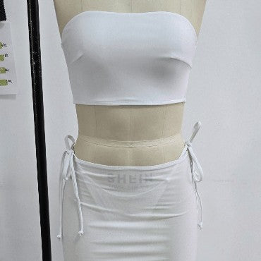 Damen Bikini-Set mit elegantem Bandeau-Oberteil und verspieltem Maxirock Echo Archiv