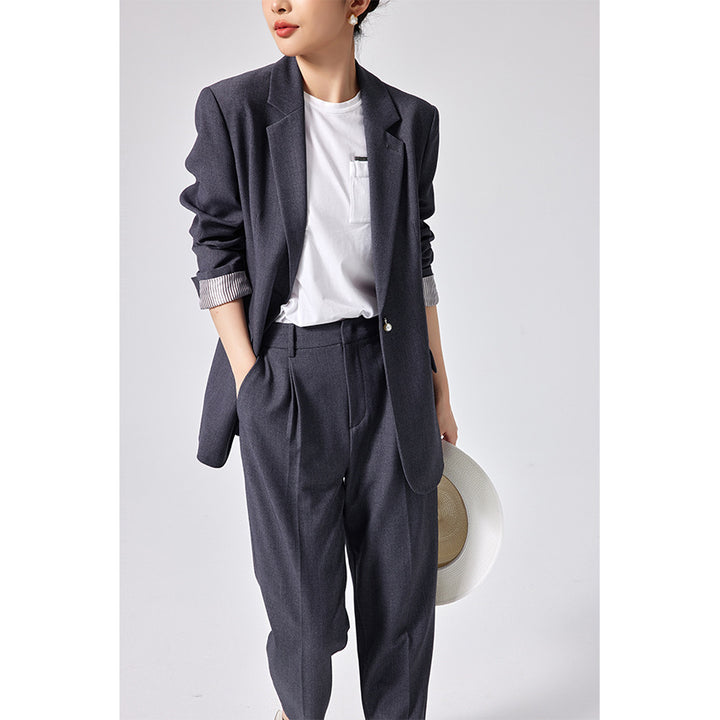 Damen Legeres Tailoring-Set mit Longline-Blazer und hochtaillierter Bundfaltenhose Echoarchiv