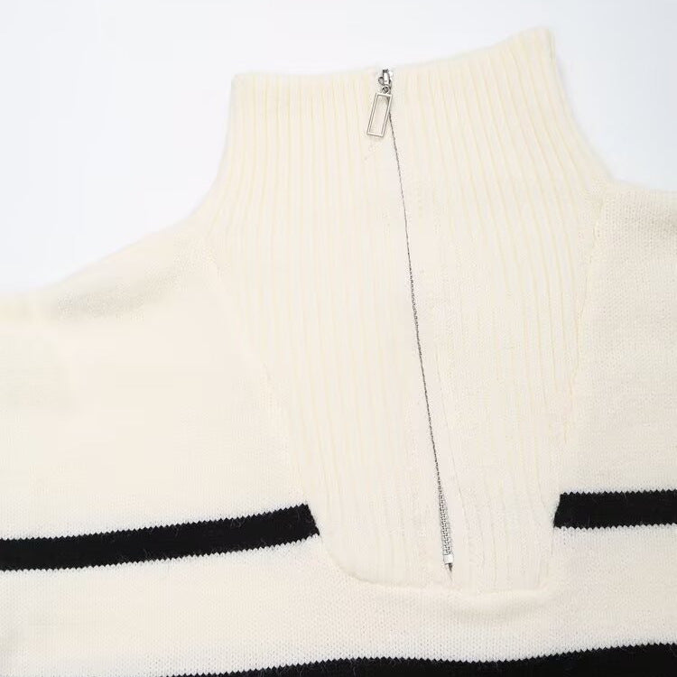 Damen Gestreifter Strickpullover mit hohem Rollkragen und halbem Reißverschluss Echoarchiv