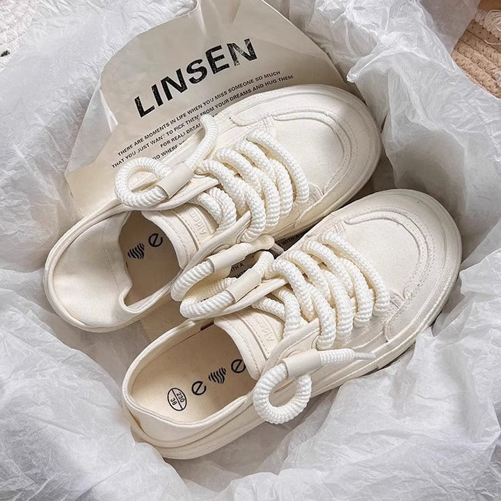 Damen Sneakers mit dickem Profil und innovativen Schnürdetails Echo Archiv