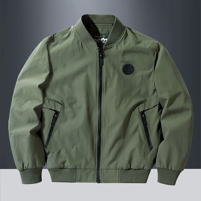Leichte, militärisch inspirierte Herren-Bomberjacke von  mit schrägen Reißverschluss-Handtaschen und gerippten Abschlüssen Echo Archiv
