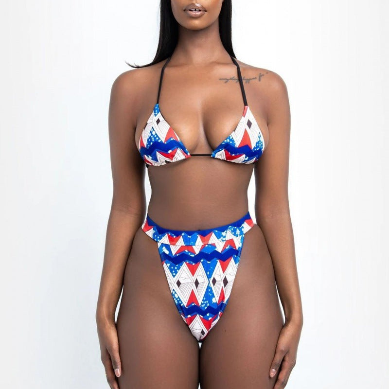 Damen Bikinis mit hohen Beinausschnitten und geometrischem Muster Echo Archiv