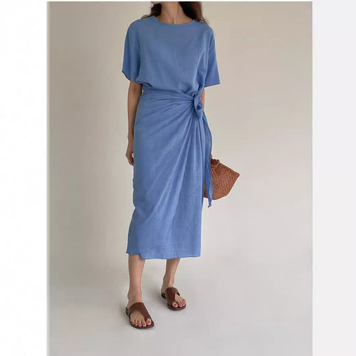 Damen Midi-Kleid mit seitlicher Knotendrapierung, überschnittener Kurzarm und gerader Silhouette – Élara