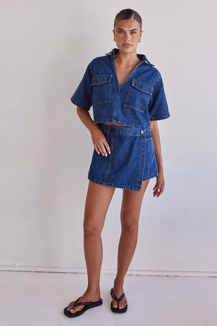 Damen Denim-Kurzjacke mit passendem Rock im lässigen Stil Echo Archiv
