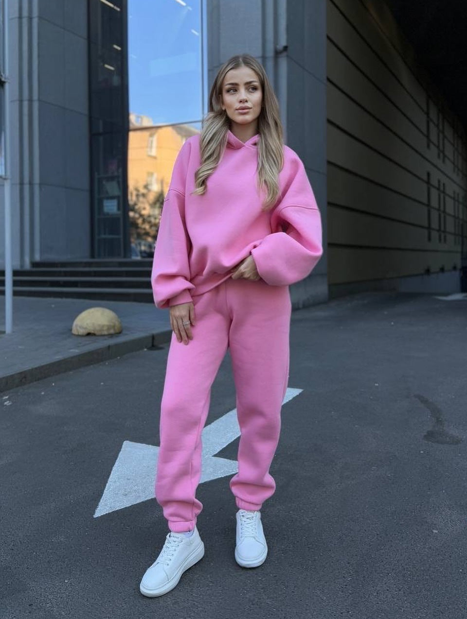 Damen Oversized-Fleece-Sweatset mit Kapuze und konisch zulaufender Jogginghose – Avérine