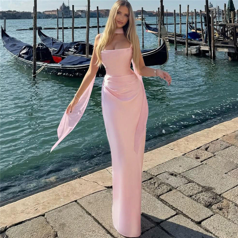 Damen Elegantes Abendkleid mit hohem Schnitt und dezenten Raffungselementen Echo Archiv