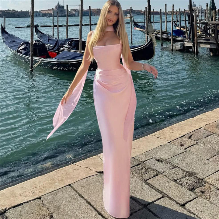 Damen Elegantes Abendkleid mit hohem Schnitt und dezenten Raffungselementen Echo Archiv