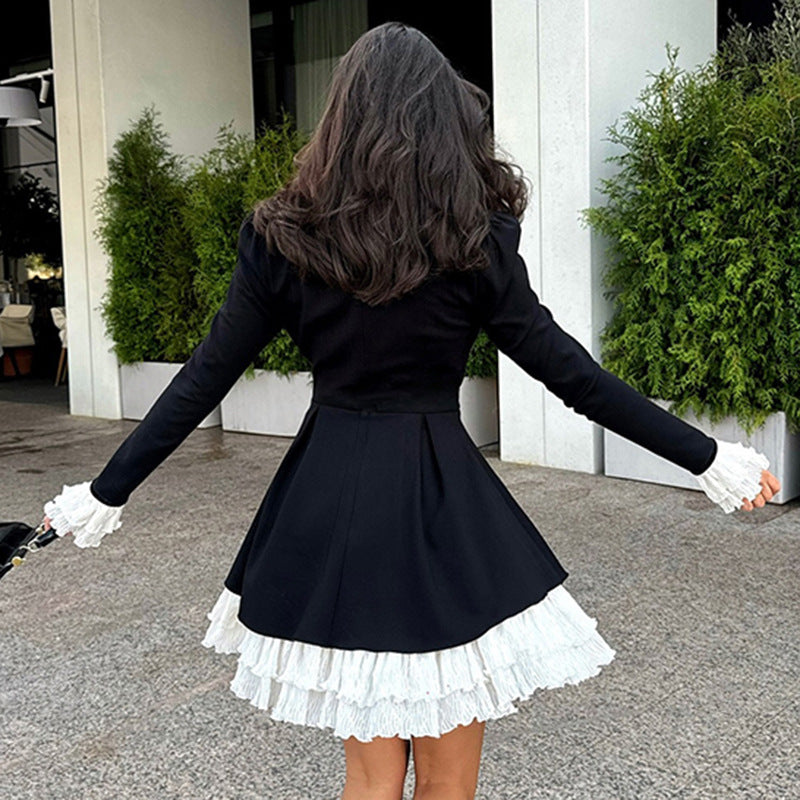 Damen nan viktorianisches Rüschenkleid mit Stehkragen, gerafftem Volant und mehrlagigem Plissee-Unterrock Echo Archiv