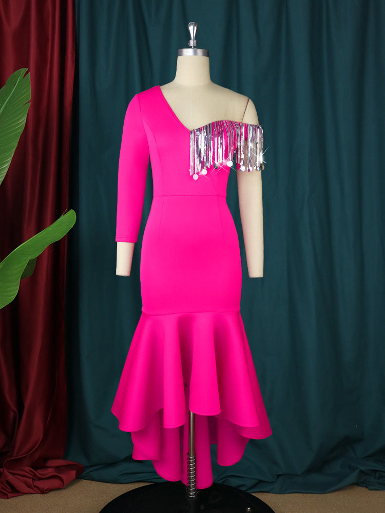 Damen elegantes Kleid mit asymmetrischem Ausschnitt und schwingendem Rüschenrock Echo Archiv