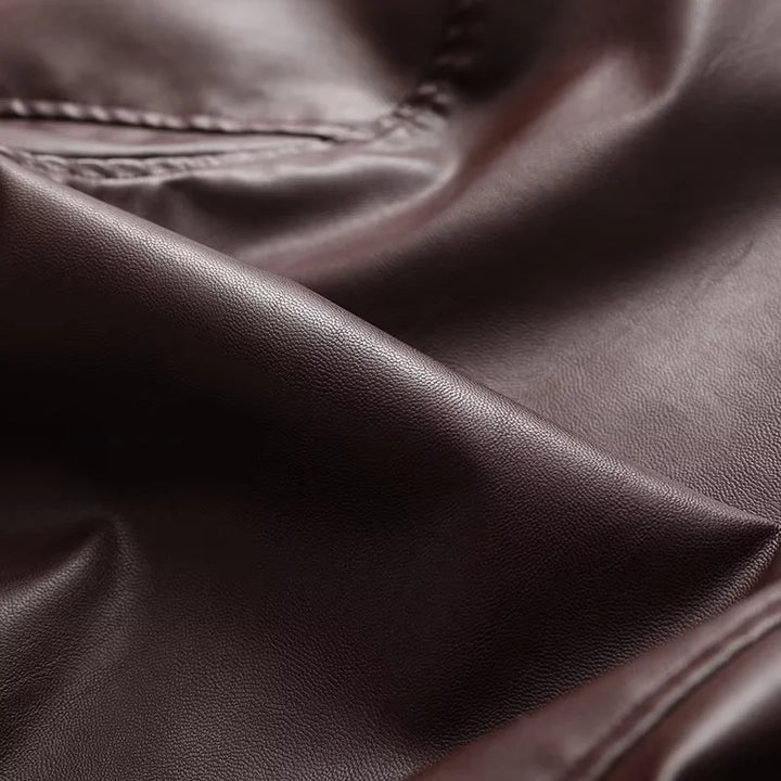 Damen taillierte Kunstleder-Bomberjacke mit großem Reverskragen, durchgehendem Reißverschluss und elastischem Bund – Avenza
