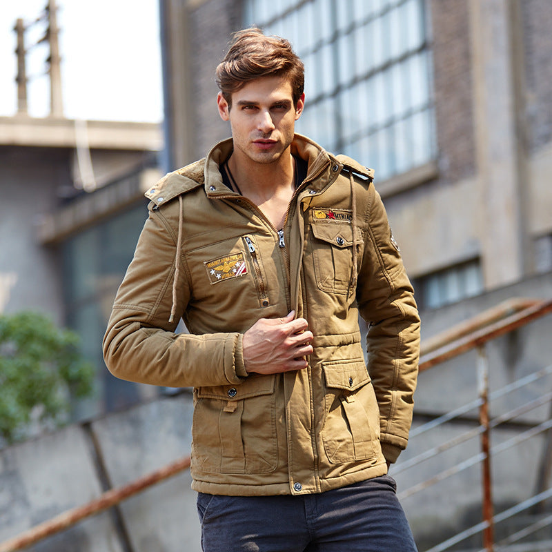 Herren Fieldjacke im Utility‑Stil mit Kapuze, gesteppter Thermo‑Isolierung und Aufnäher – Taviero