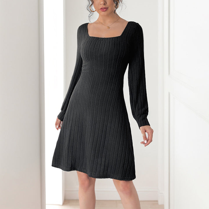 Damen Midikleid aus Feinstrick mit geripptem Strukturmuster, taillierter Silhouette und quadratischem Ausschnitt Echoarchiv