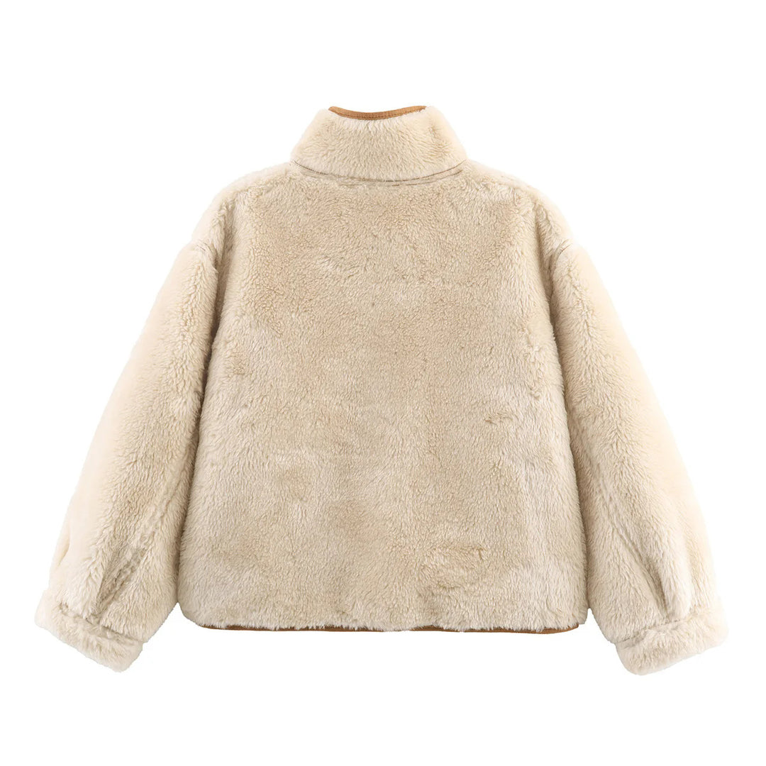 Damen kurze Lammfelloptik Jacke mit Stehkragen, weichem Teddyfutter und großzügigen aufgesetzten Taschen – Célinea