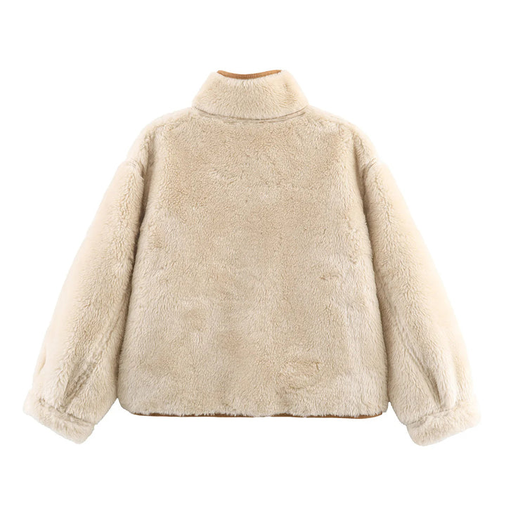Damen kurze Lammfelloptik Jacke mit Stehkragen, weichem Teddyfutter und großzügigen aufgesetzten Taschen – Célinea