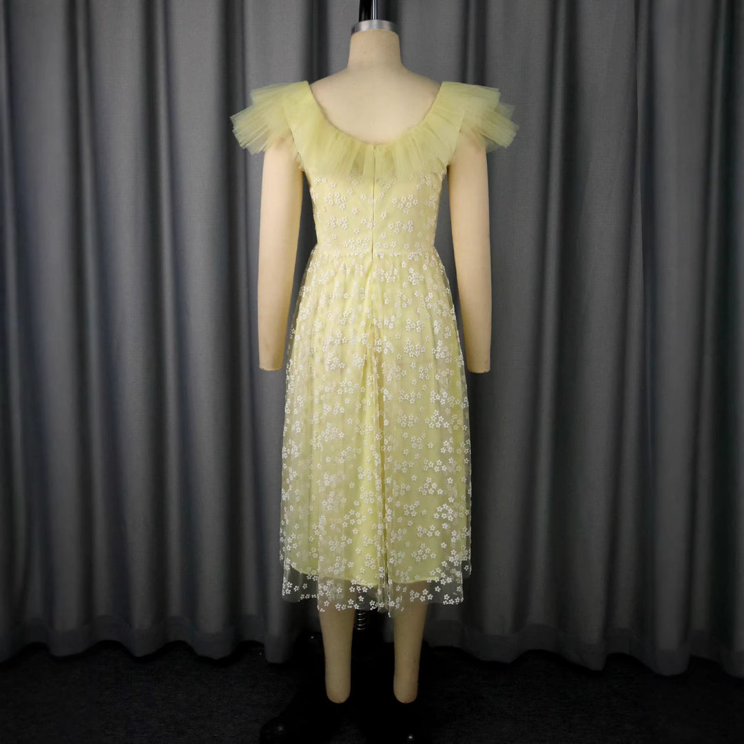 Damen festliches Blütenkleid mit voluminösen Tüllärmeln Echo Archiv