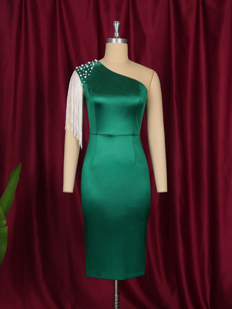 Damen Elegantes asymmetrisches Cocktailkleid mit Perlen- und Fransen-Details Echo Archiv